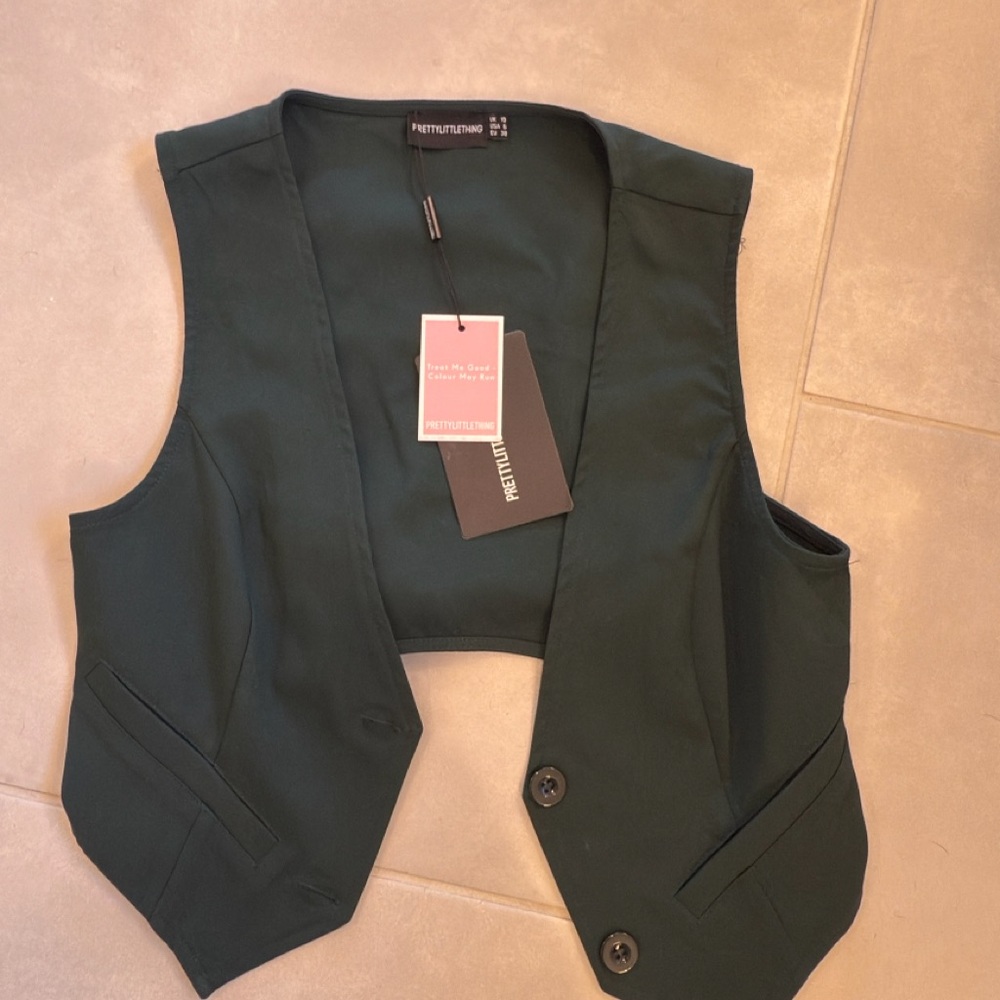 PrettyLittleThing Dark Green Crop Top